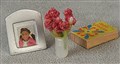 Blomma, fotoram och bok, 240414.jpg