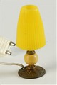 Bordslampa med gul skärm, 105 kr.jpg