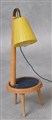 Golvlampa m bord, sakn ett ben, 250321.jpg