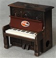 Piano, litet i metall, 240101.jpg