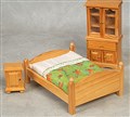 Säng, bord och skåp i furu, 160415.jpg