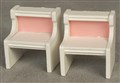Sängbord vita och rosa, 200102.jpg